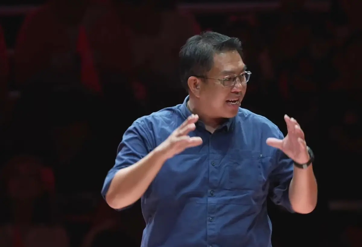 ‘วิโรจน์’ ชูปฏิรูป ทหาร-ตร. รัฐบาล ปชน.พา ‘พล.ต.ต.ปวีณ’ กลับไทย