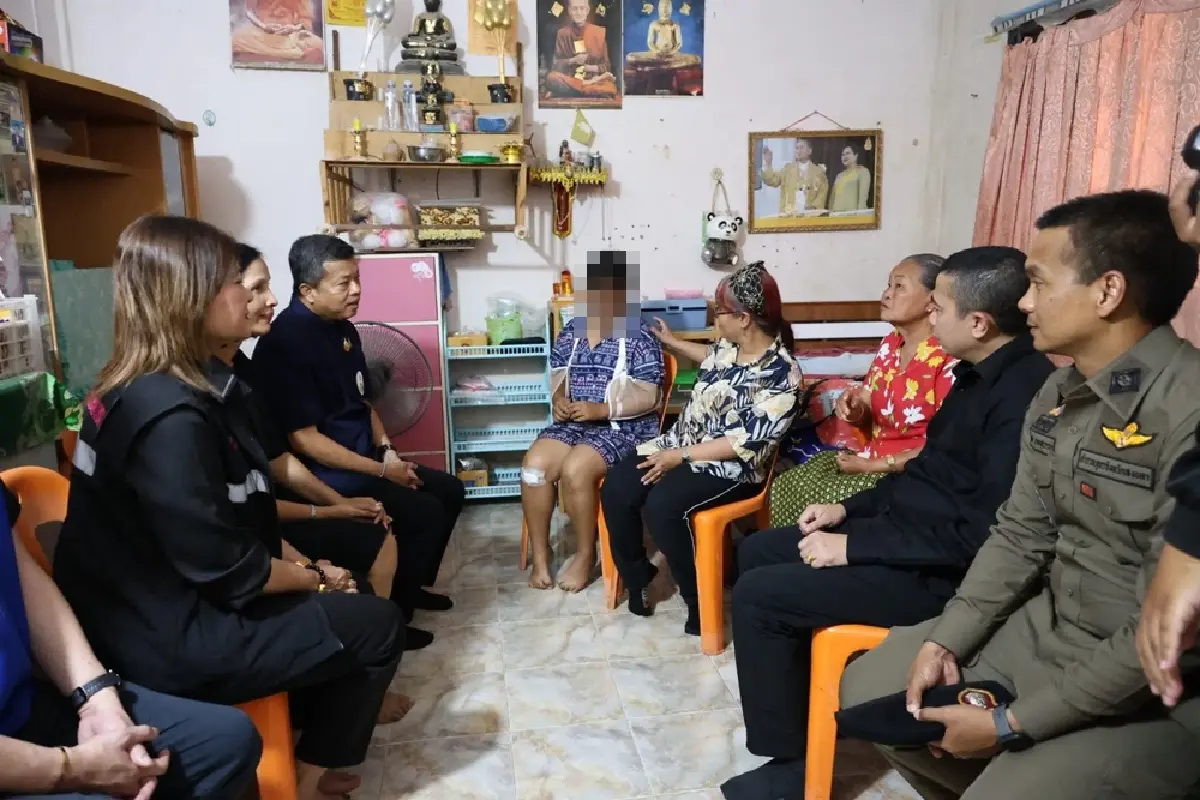 ในหลวง ทรงรับนักเรียนที่บาดเจ็บเหตุยิงในโรงเรียน ไว้เป็นคนไข้ในพระบรมราชานุเคราะห์