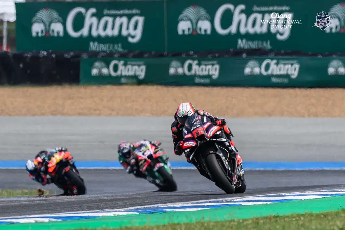 เบซเซ็คคี คลั่ง! ทุบสถิติสนามช้างฯ กระจุย บด 'มาร์เกซ' ยับวันแรก MotoGP 2026