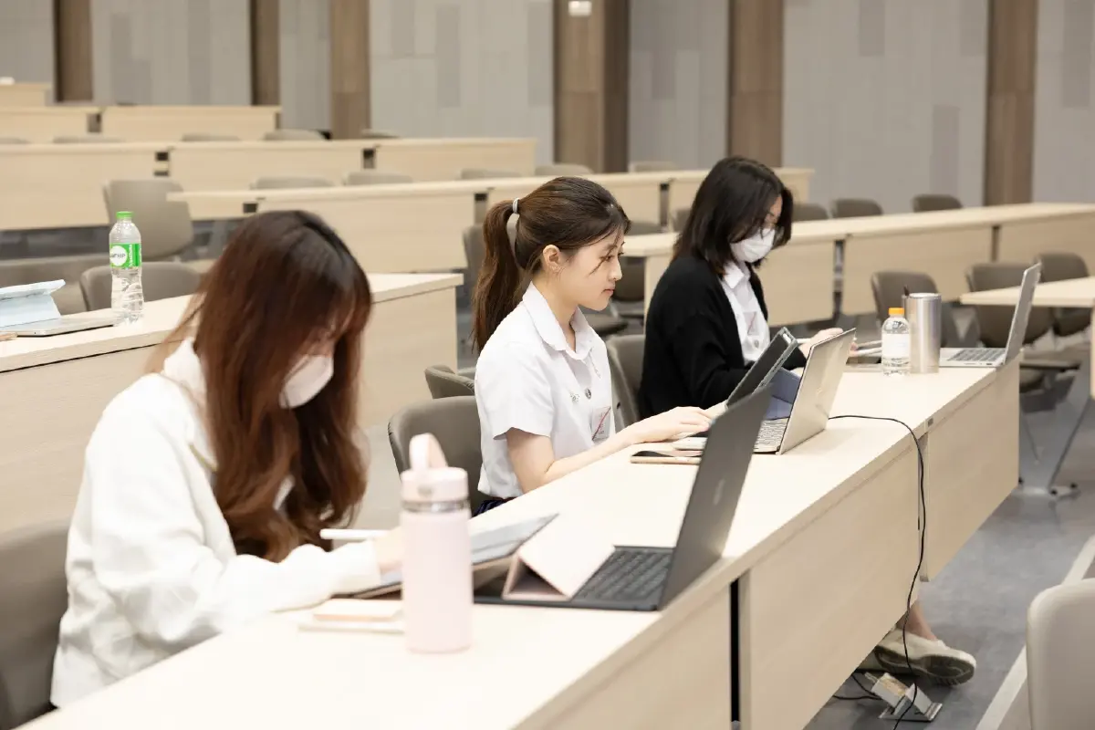 กรมพระศรีสวางควัฒนฯ ทรงบรรยาย 'โรคมะเร็ง' พระราชทาน นศพ. ครั้งที่ 5