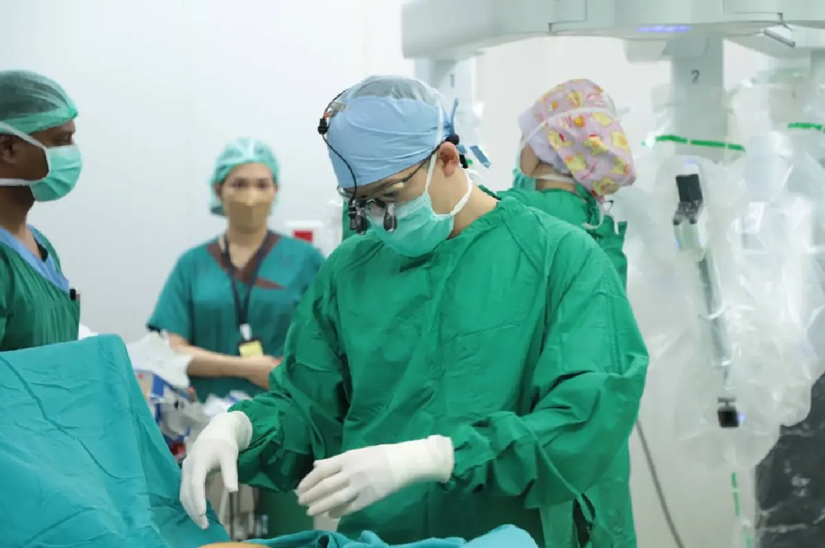 แม่นยำ 100%! รพ.ธรรมศาสตร์ฯ ผ่าตัดหัวใจด้วยหุ่นยนต์ Da Vinci Xi สำเร็จ