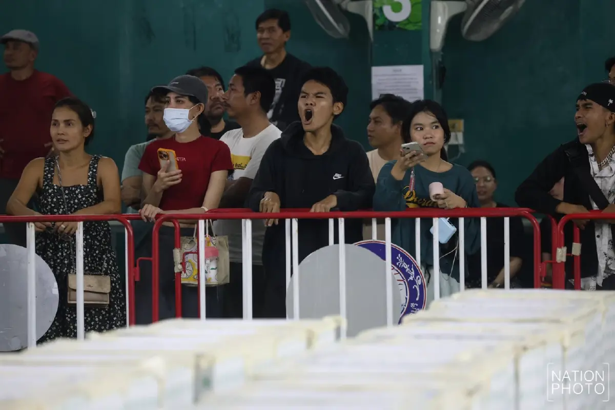 เดือดเลือกตั้ง ปชช.ตะโกน ขี้โกง สนั่นวินาทีขนหีบบัตรชลบุรี เขต 1