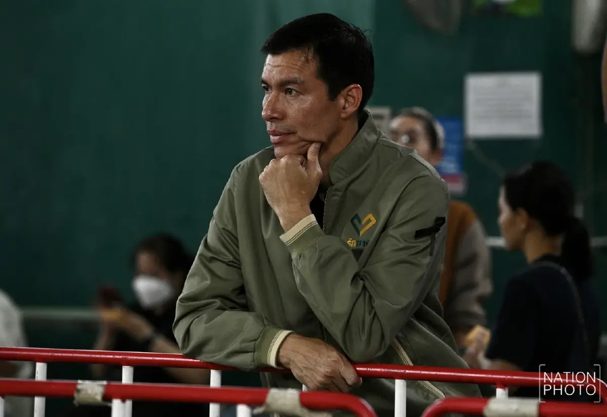 แกนนำพรรครักชาติ บุกสนามแบดฯ ชลบุรี เกาะติดปมนับคะแนนผิดปกติ