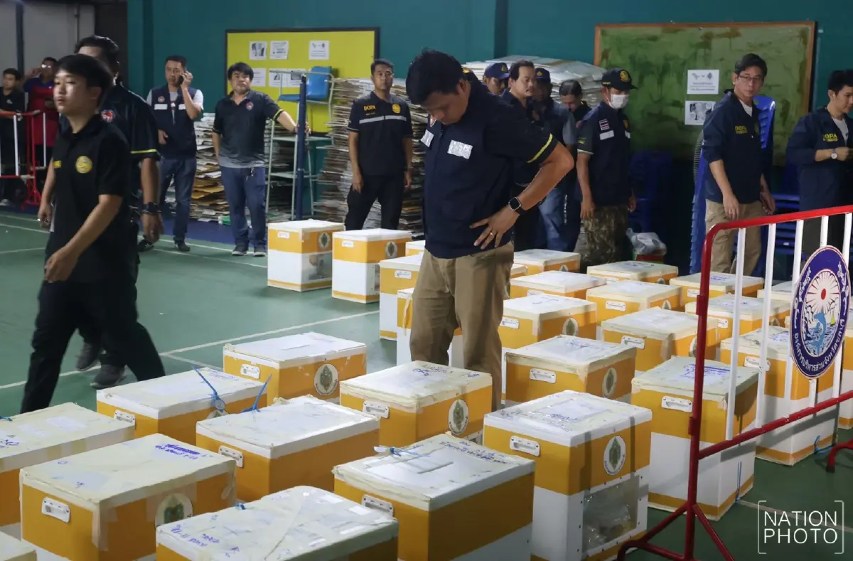 เดือดเลือกตั้ง ปชช.ตะโกน ขี้โกง สนั่นวินาทีขนหีบบัตรชลบุรี เขต 1