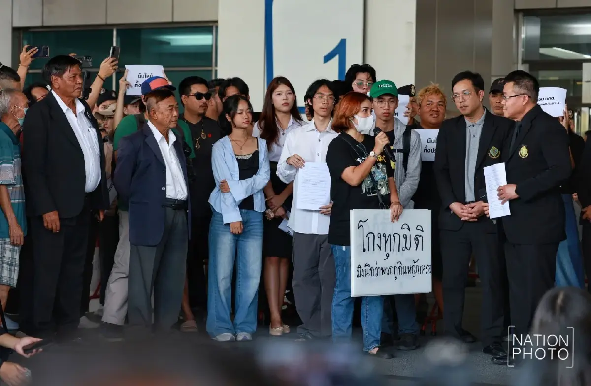 บุกสำนักงาน กกต. จี้นับคะแนนใหม่ทั้งประเทศ เลือกตั้ง 69