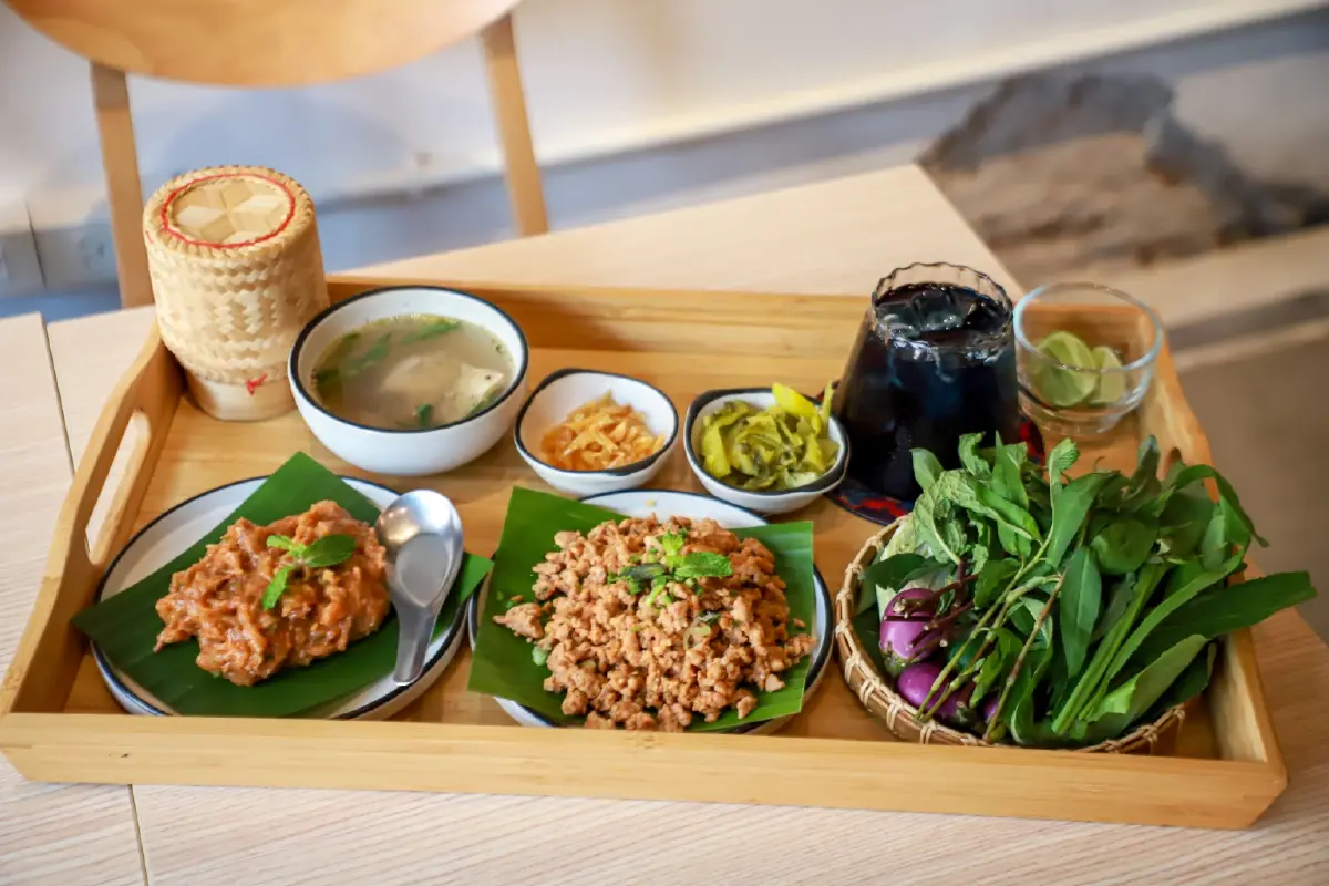 ‘อาหารเหนือ’ เมืองน่าน ‘ลาบหมูคั่ว’ ณ ‘ร้านบิ๊กแบ่งปัน’ ลำแต้ๆ