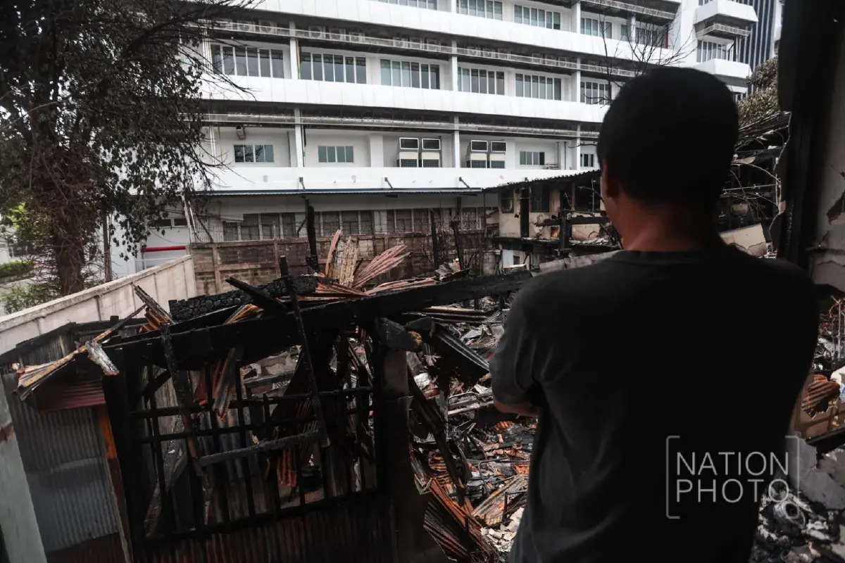 เสียงบึ้มสนั่น! ไฟไหม้บ้านชุมชนซอยสวนเงิน ช่างซ่อมแอร์ดับสลด