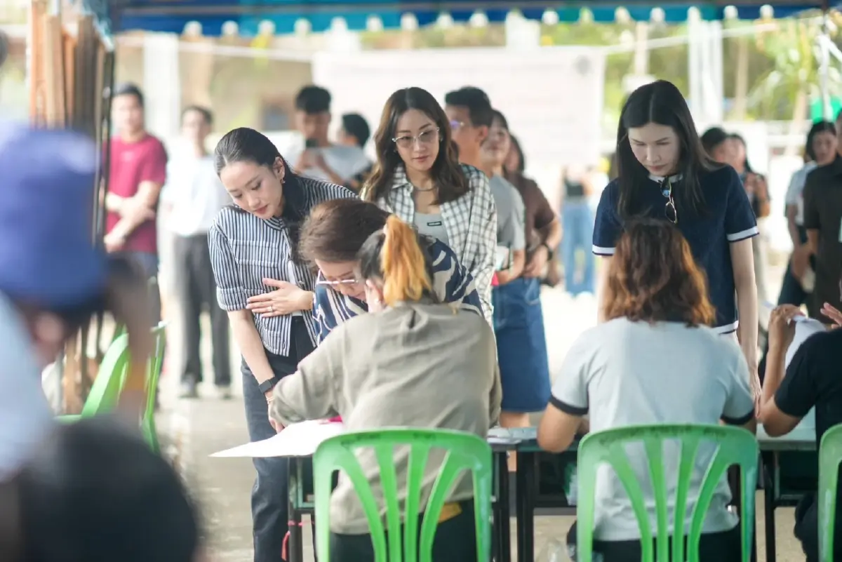 ครอบครัว 'ชินวัตร' หย่อนบัตรเลือกตั้ง ‘แพทองธาร’ รอลุ้นคะแนนพท.ช่วงเย็น