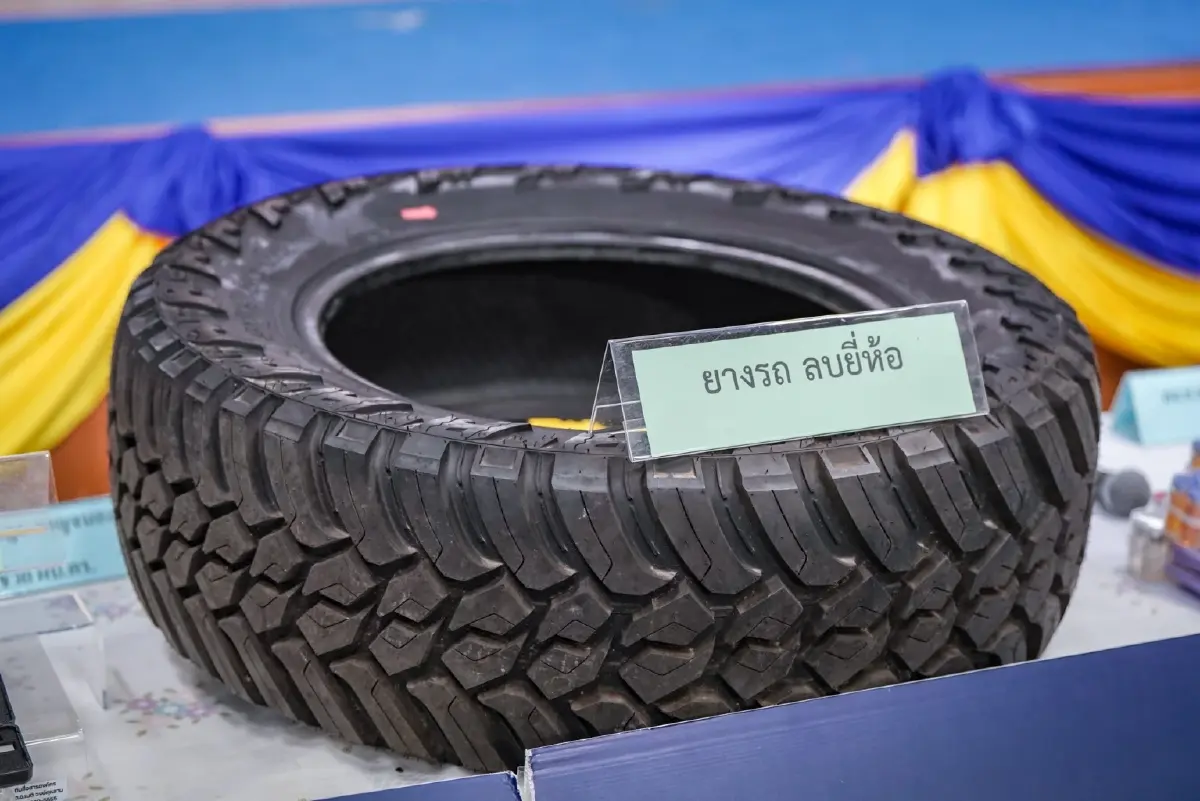 ย้อมแมวยางเก่ายี่ห้อดัง บุก 4 โกดังชลบุรี ยึดของกลาง 10 ล้านบ.