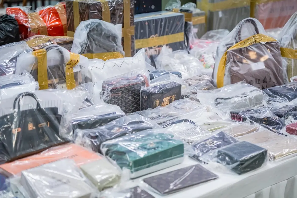 ยึดทรัพย์ 114 ล้าน บุกค้น 5 จ. จับไทย-จีน 4 แก๊งหลอกลงทุนสินค้าออนไลน์