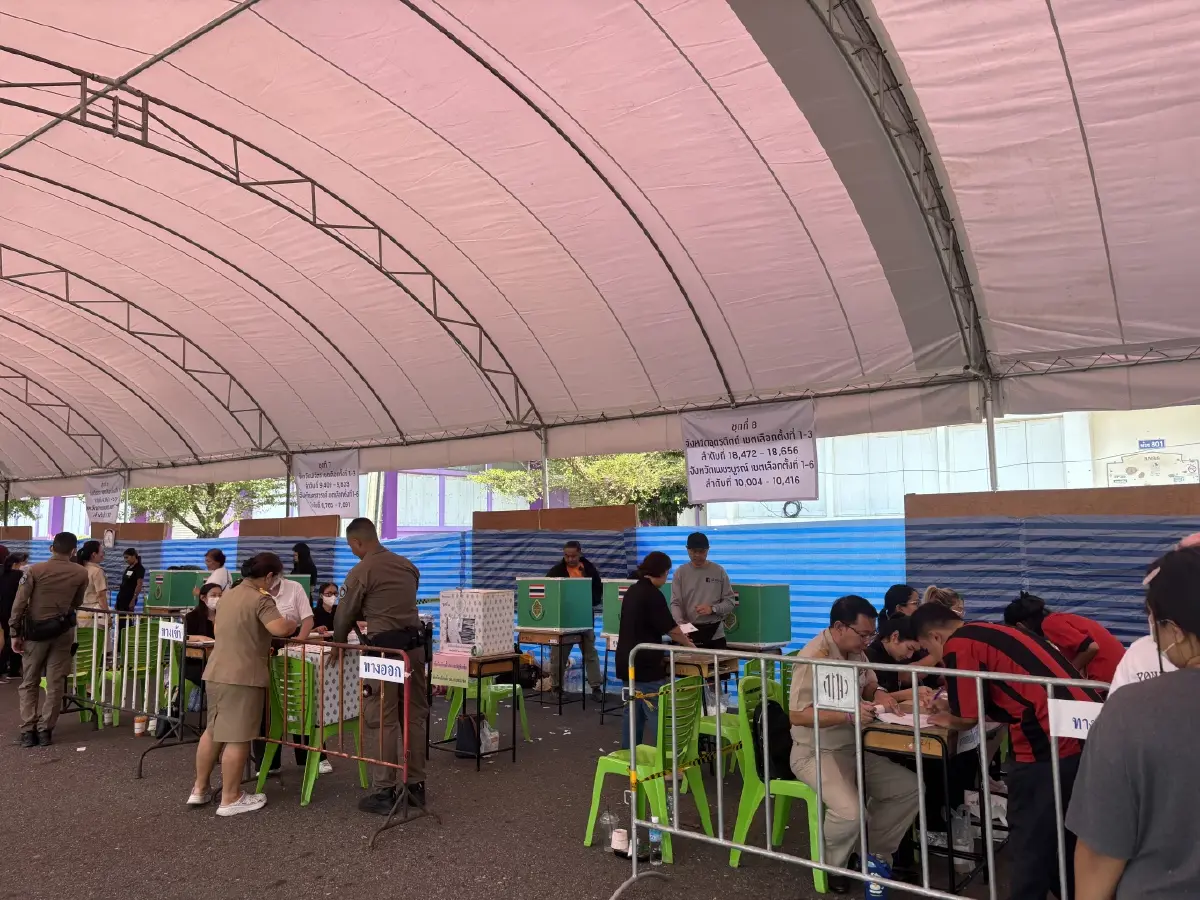 ประเวศคึกคัก ใช้สิทธิเลือกตั้งล่วงหน้า ‘ราม 2’ จัดระเบียบดี เข้าคูหาไม่ถึง 5 นาทีเสร็จ