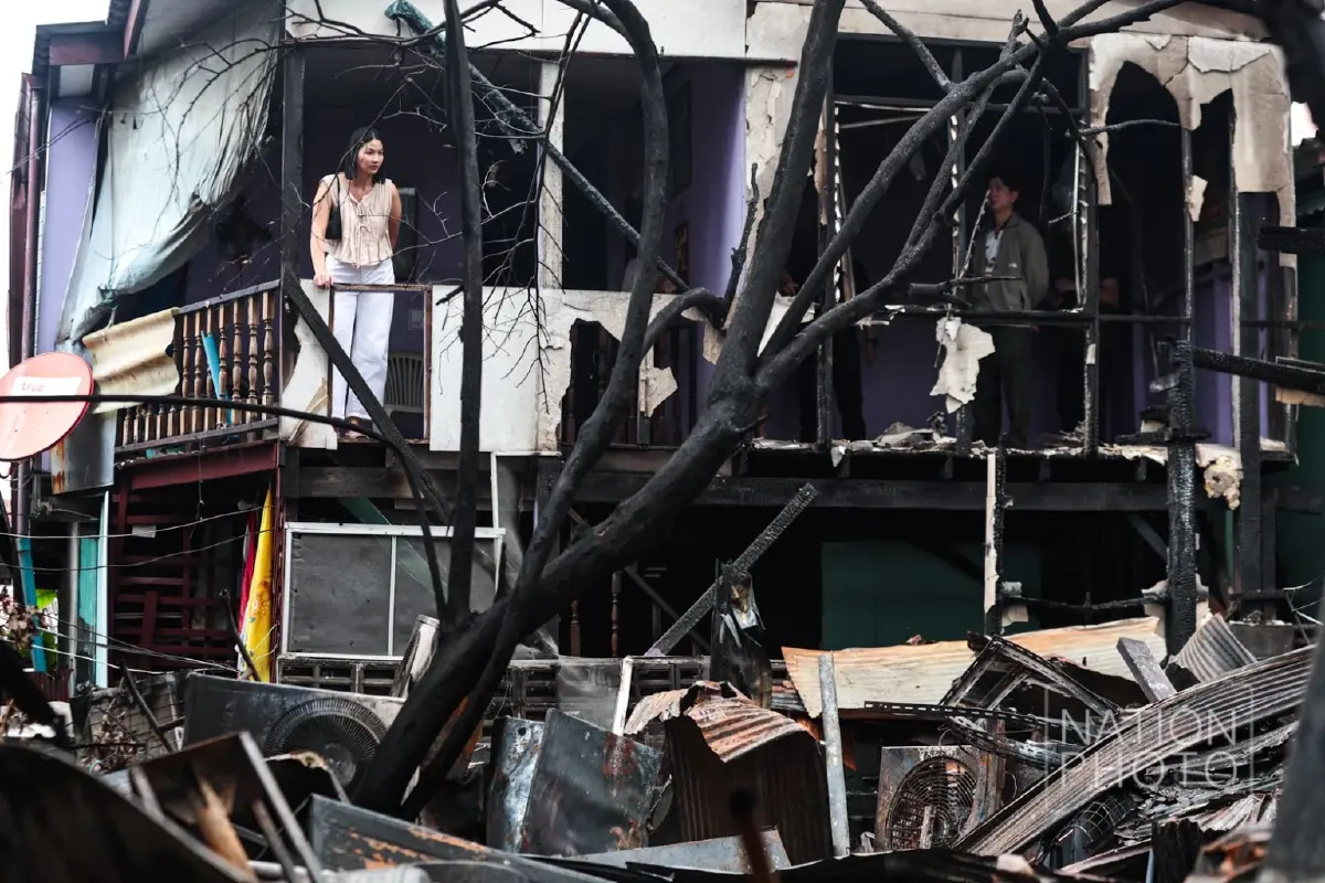 เสียงบึ้มสนั่น! ไฟไหม้บ้านชุมชนซอยสวนเงิน ช่างซ่อมแอร์ดับสลด