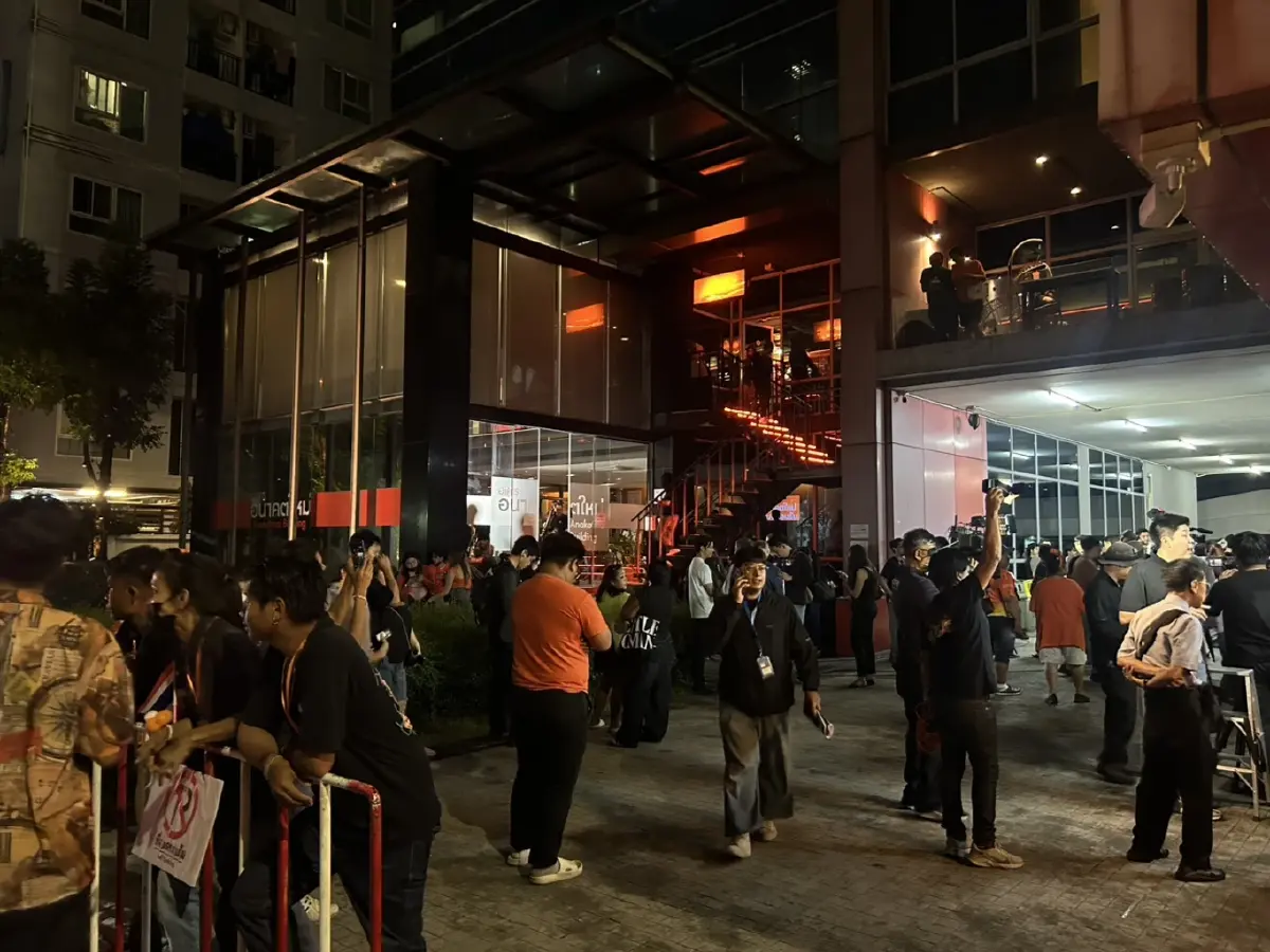 เปิดครบ 3 ธุรกิจ ‘ส้ม’ ในตึก ปชน. ‘ทำสื่อ-ร้านกาแฟ-เช่าอาคาร’