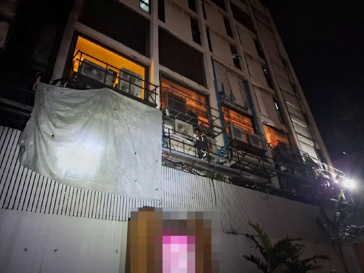 สรุปเหตุ ไฟไหม้ร้านอาหารดัง สุขุมวิท 19 เปลวไฟลุกพรึบ ระบายควันวุ่น