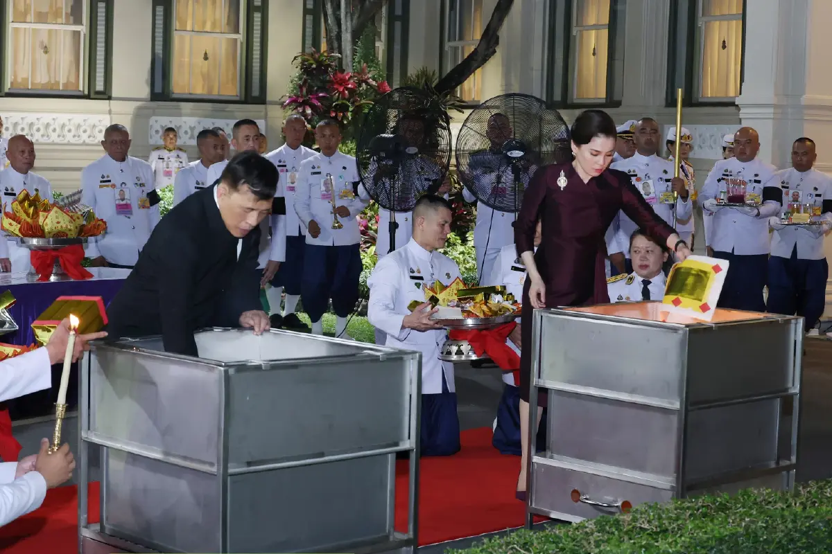 ในหลวง-พระราชินี ทรงประกอบพระราชพิธีสังเวยพระป้าย เนื่องในเทศกาลตรุษจีน 2569