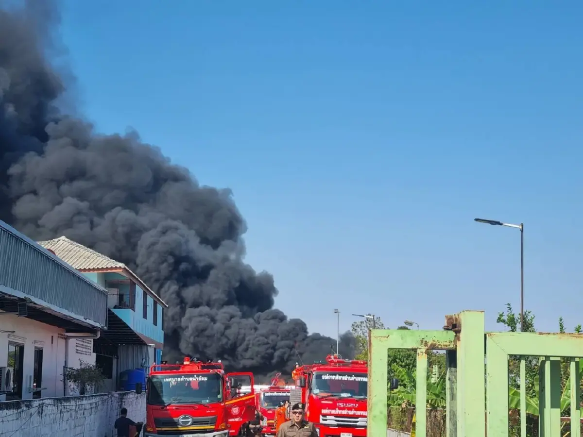 อัปเดต ไฟไหม้ปั๊มน้ำมัน ใกล้โรงเรียนที่ขอนแก่น เร่งควบคุมเพลิง