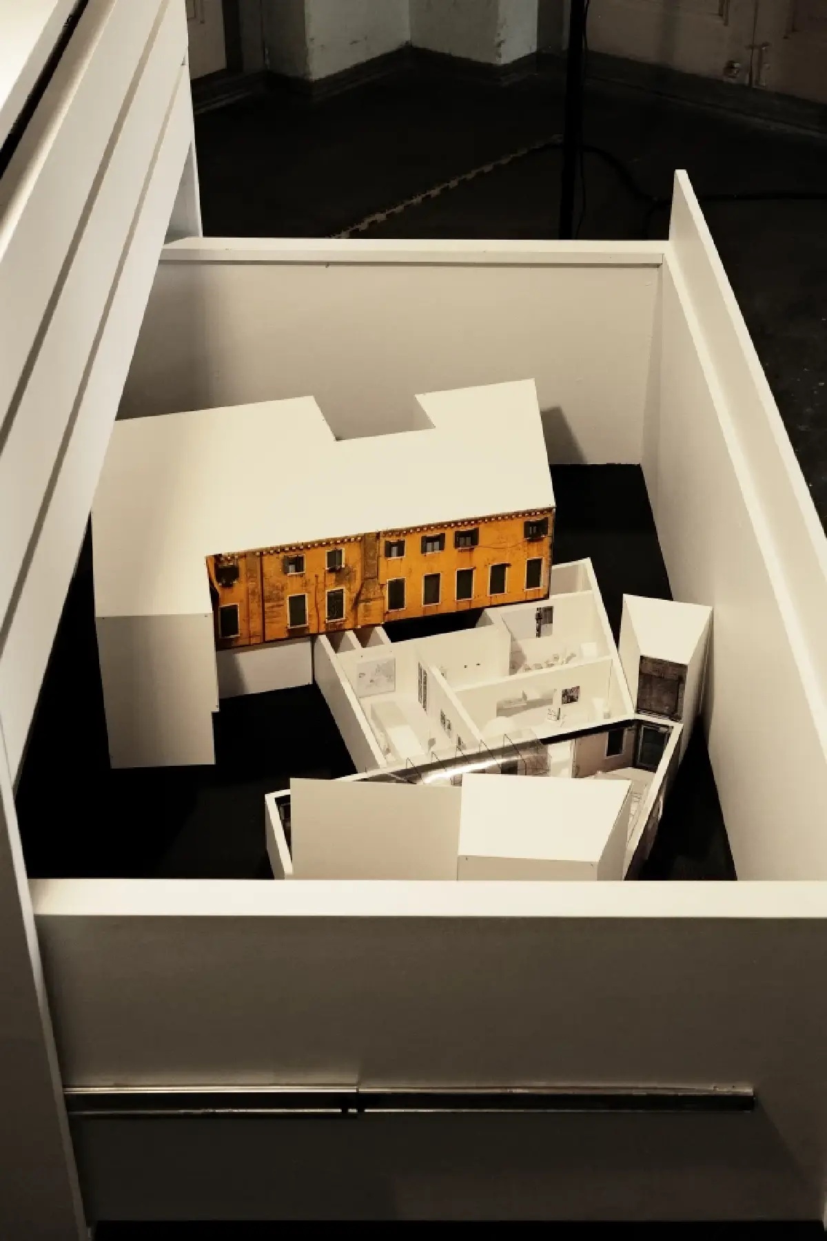 ชมตึกฮ่องกงในวังเก่า A Hong Kong Archive ณ อดีตพระตำหนักกรมพระสวัสดิ์ฯ