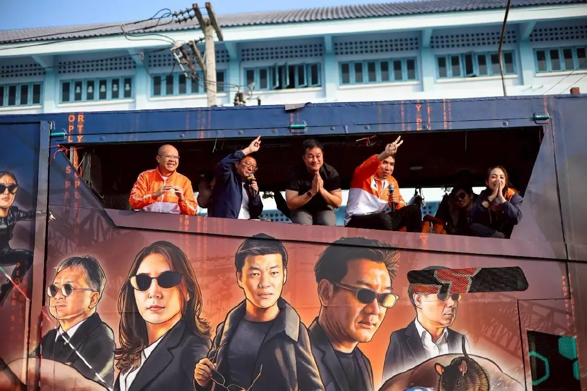 คาราวานส้ม 'เท้ง' ปราศรัยใหญ่สงขลา 'พิธา' อุบลฯ 'ปิยบุตร' โดนแซว