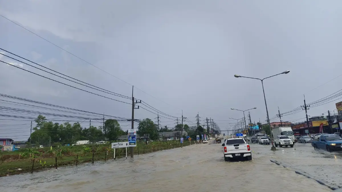 ด่วน พายุฝนตกหนักกระหน่ำ ระยอง ปลวกแดงน้ำท่วมแล้ว รถเล็กห้ามผ่าน