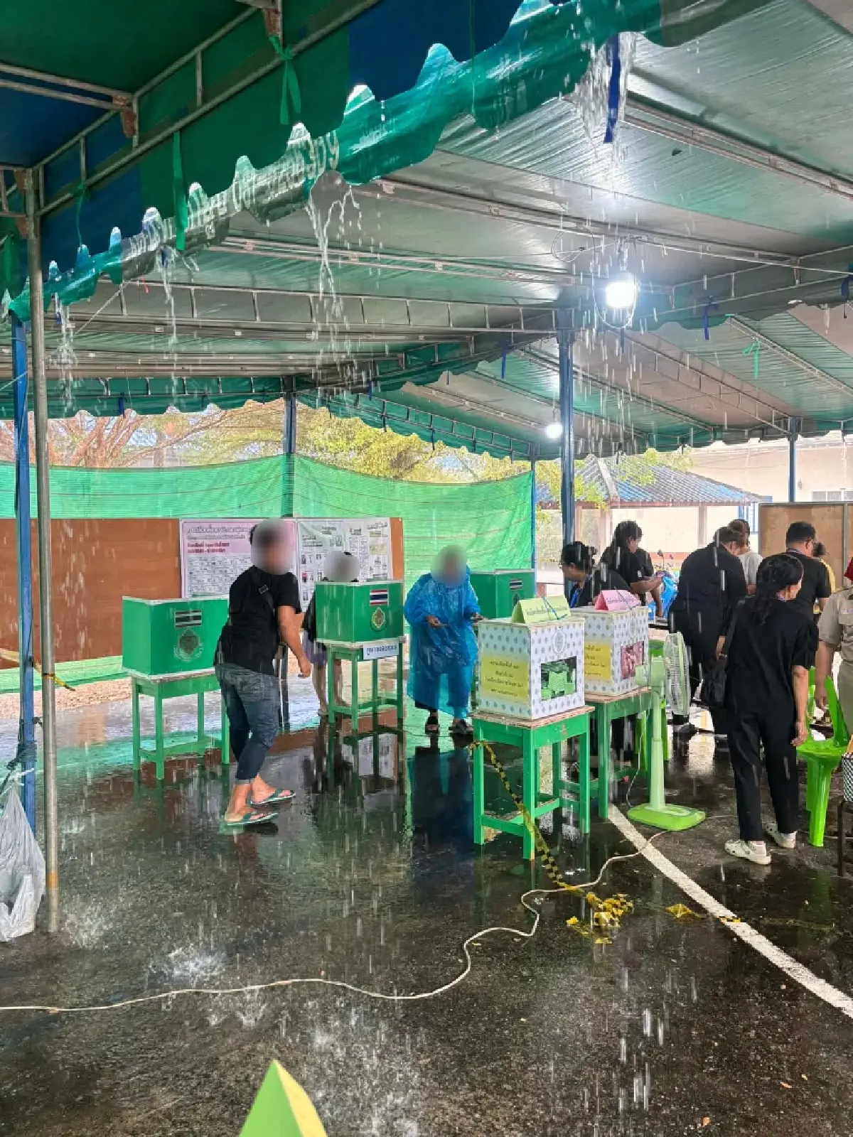 จันทบุรีอ่วม ฝนตกหนัก 'เลือกตั้ง 2569' ทุลักทุเล ประชาชนติดฝนวุ่น