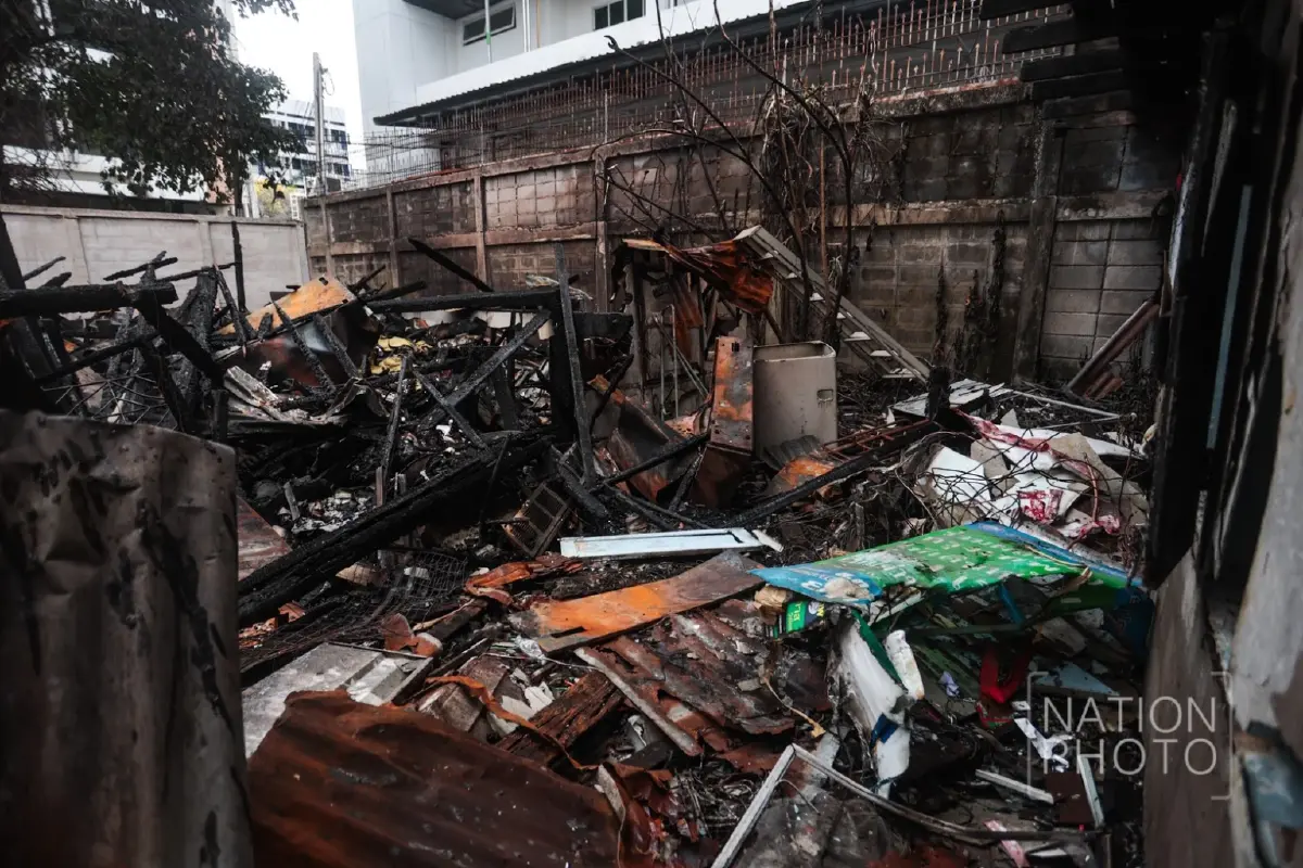 เสียงบึ้มสนั่น! ไฟไหม้บ้านชุมชนซอยสวนเงิน ช่างซ่อมแอร์ดับสลด