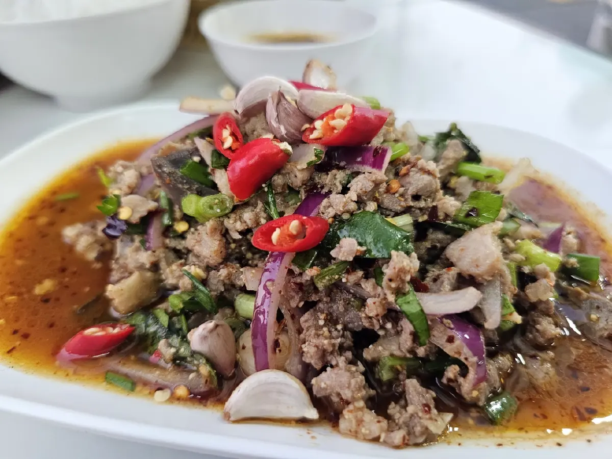 อาหารอีสานรสแซ่บ ‘สารคามจิ้มจุ่ม’ สาขาโพธิ์แก้ว ราคาย่อมเยา