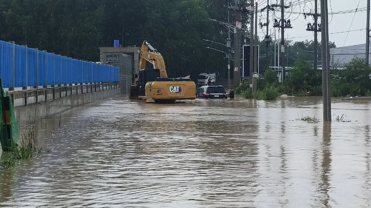 ด่วน พายุฝนตกหนักกระหน่ำ ระยอง ปลวกแดงน้ำท่วมแล้ว รถเล็กห้ามผ่าน