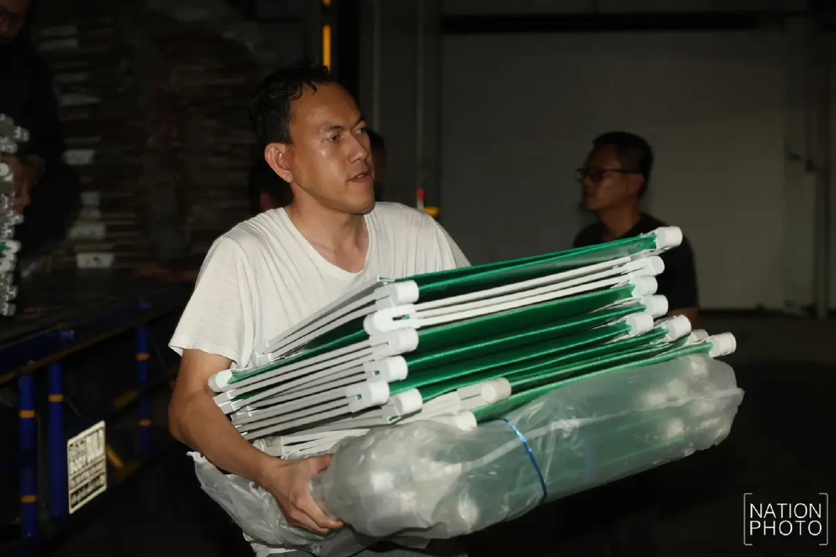 ประชาชน เฝ้าโกดังเปลี่ยวอ่างศิลา พบหีบคะแนนชลบุรี เขต 3 ซุกที่มืด