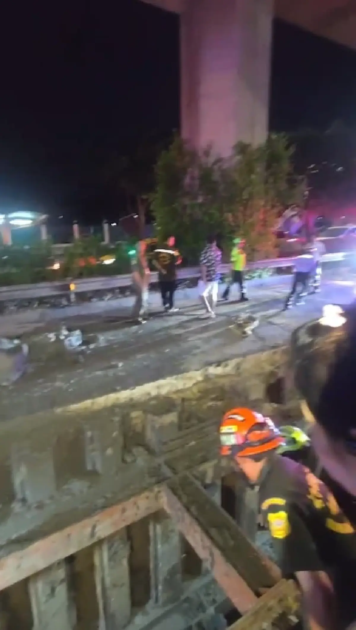 สลด! เกิดเหตุ ดินสไลด์ถล่มทับคนงาน ฝังร่างลึก 15 เมตร ย่านบางนา