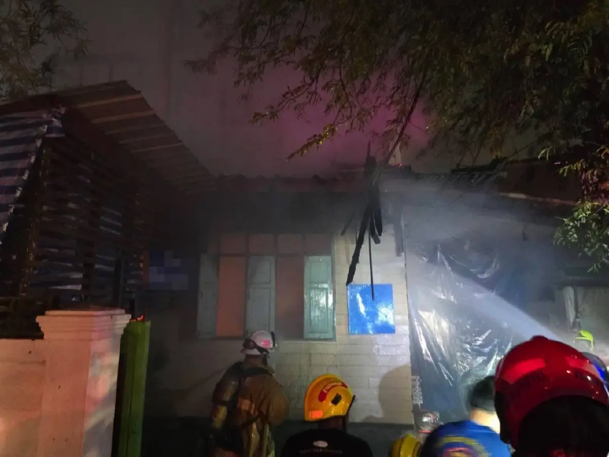 ไฟไหม้ค่ายมวยดัง วอดทั้งหลัง ซอยสมเด็จเจ้าพระยา 5 เจ็บสาหัส 1 ราย