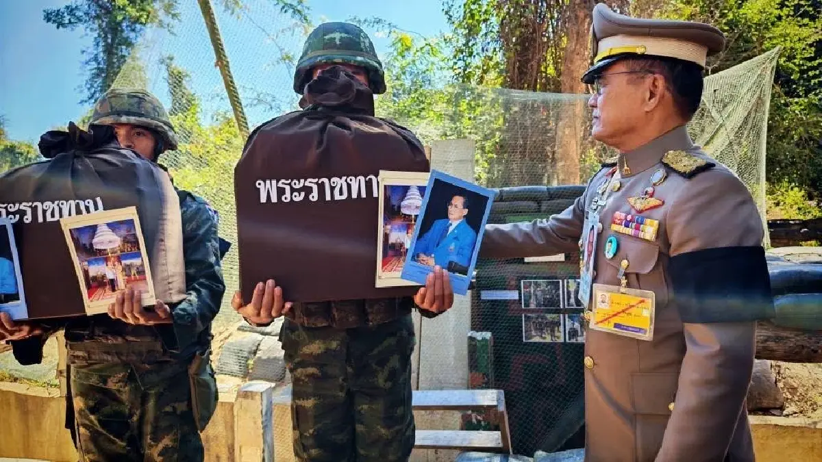 'ในหลวง' ทรงห่วงใยชายแดนไทย-กัมพูชา โปรดเกล้าฯ ให้กำลังใจเยี่ยมทหาร