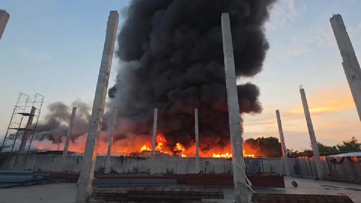 ด่วน ไฟไหม้โรงงานรีไซเคิลยาง สมุทรสาคร เพลิงรุนแรง ยังคุมไม่อยู่