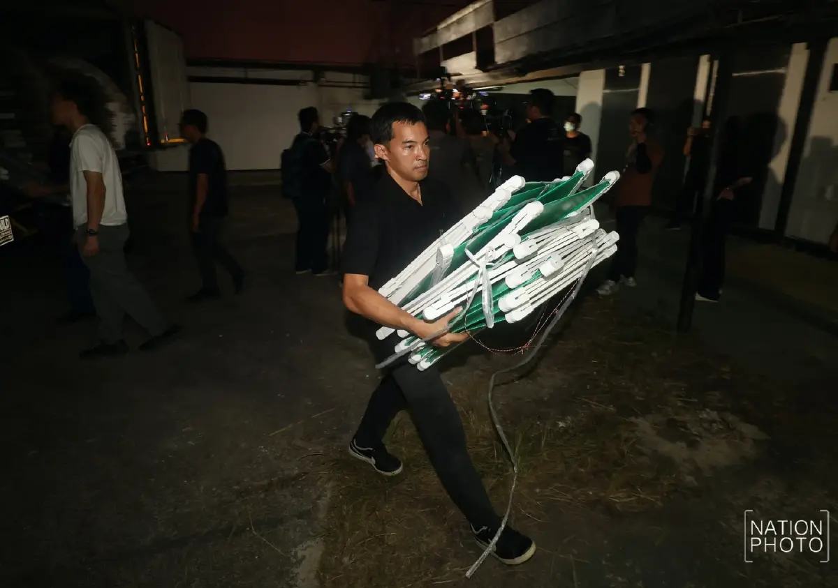 ประชาชน เฝ้าโกดังเปลี่ยวอ่างศิลา พบหีบคะแนนชลบุรี เขต 3 ซุกที่มืด