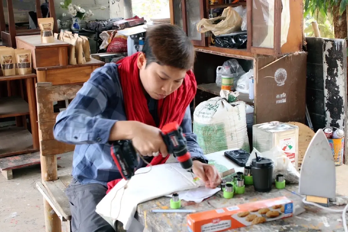 เปลี่ยนขยะให้มีค่า ภูเรือทำถึง ทำพวงกุญแจ ผีบุ้งเต้า ของแรร์ไอเทม