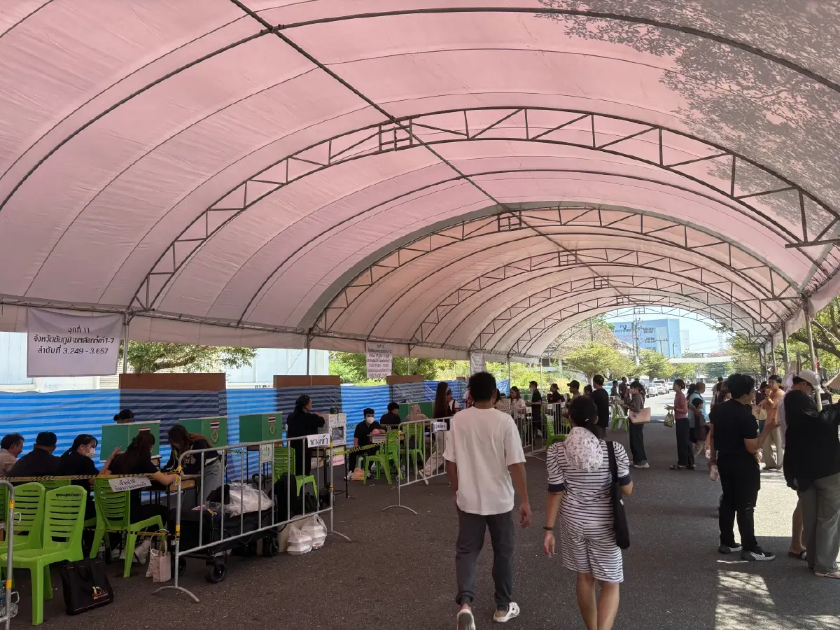 ประเวศคึกคัก ใช้สิทธิเลือกตั้งล่วงหน้า ‘ราม 2’ จัดระเบียบดี เข้าคูหาไม่ถึง 5 นาทีเสร็จ