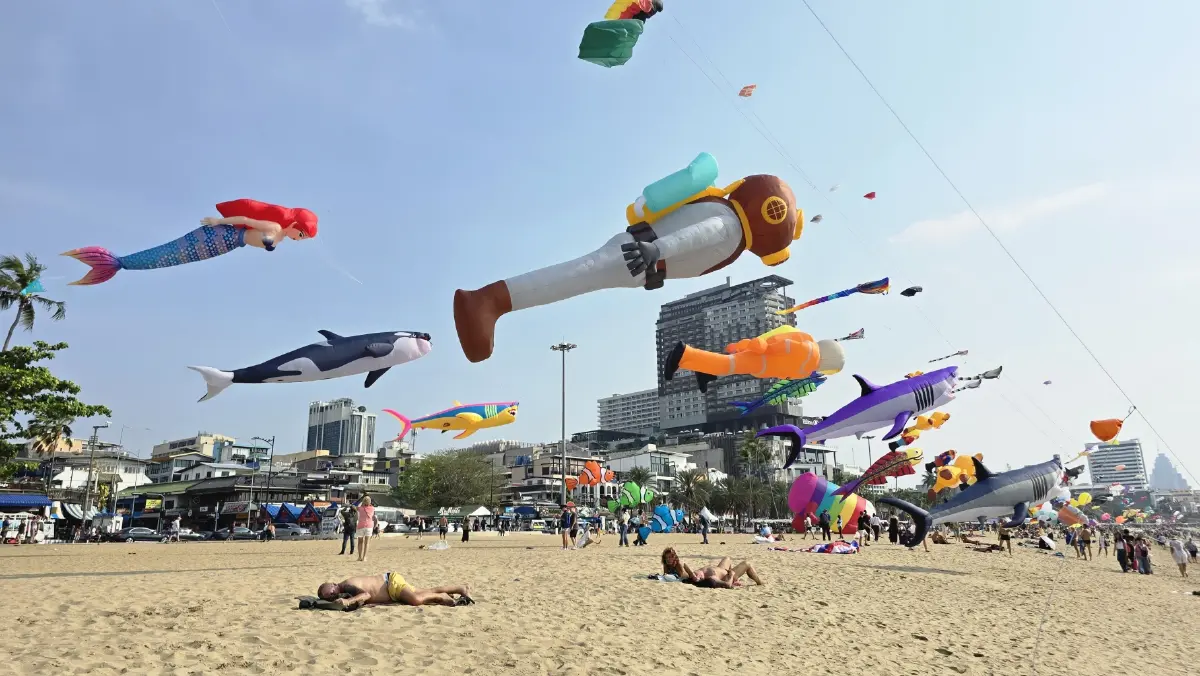 เริ่มแล้ว ‘เทศกาลว่าวนานาชาติ’  PATTAYA INTERNATIONAL KITE ON THE BEACH 2026 ถึงวันที่ 1 มี.ค. 69