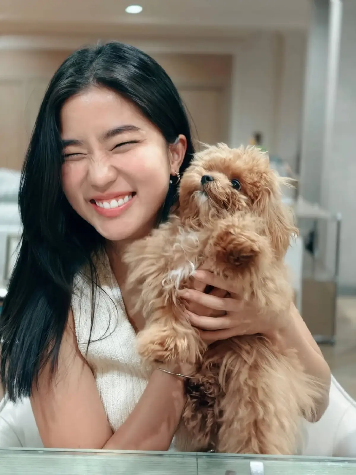 ชัดเจนแล้ว! 'พิธา' เสิร์ฟภาพหวาน เปิดตัว 'ก้อย อรัชพร' รับวันวาเลนไทน์