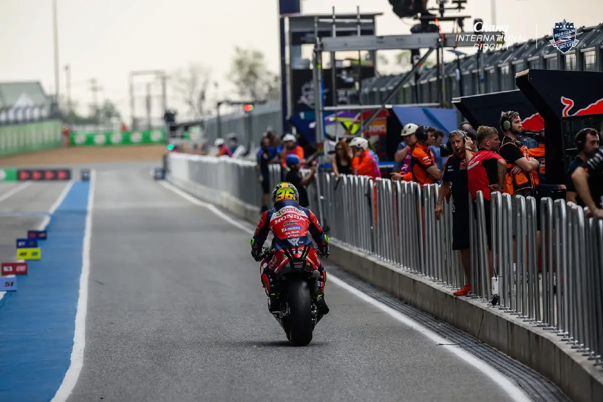 เบซเซ็คคี คลั่ง! ทุบสถิติสนามช้างฯ กระจุย บด 'มาร์เกซ' ยับวันแรก MotoGP 2026