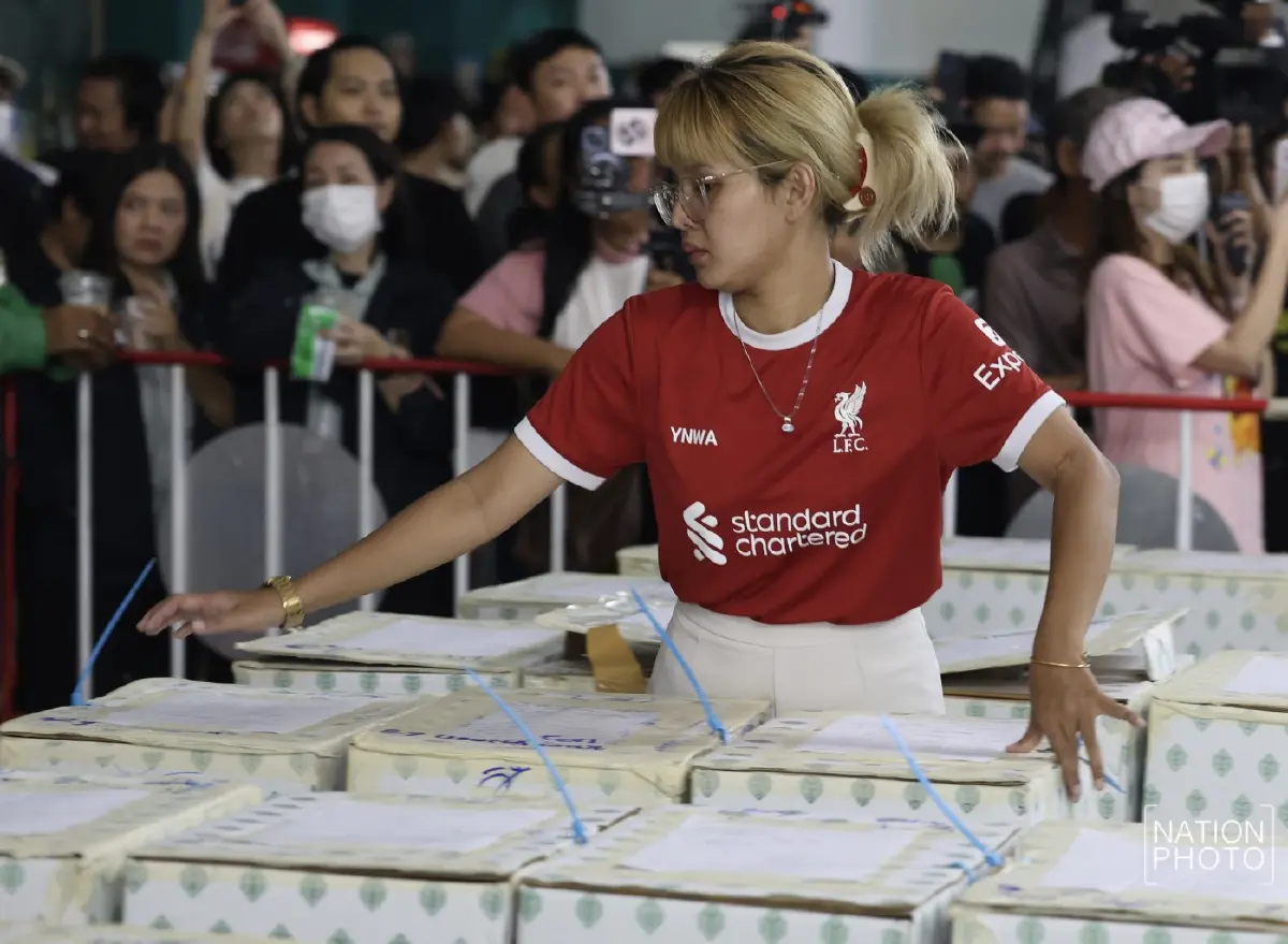 ปมร้อนพิรุธเลือกตั้ง 'ชลบุรี เขต 1' ประชาชนยังปักหลักไม่ถอย ร้องนับคะแนนใหม่