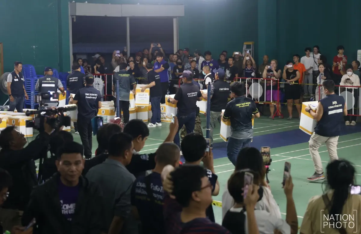 เดือดเลือกตั้ง ปชช.ตะโกน ขี้โกง สนั่นวินาทีขนหีบบัตรชลบุรี เขต 1