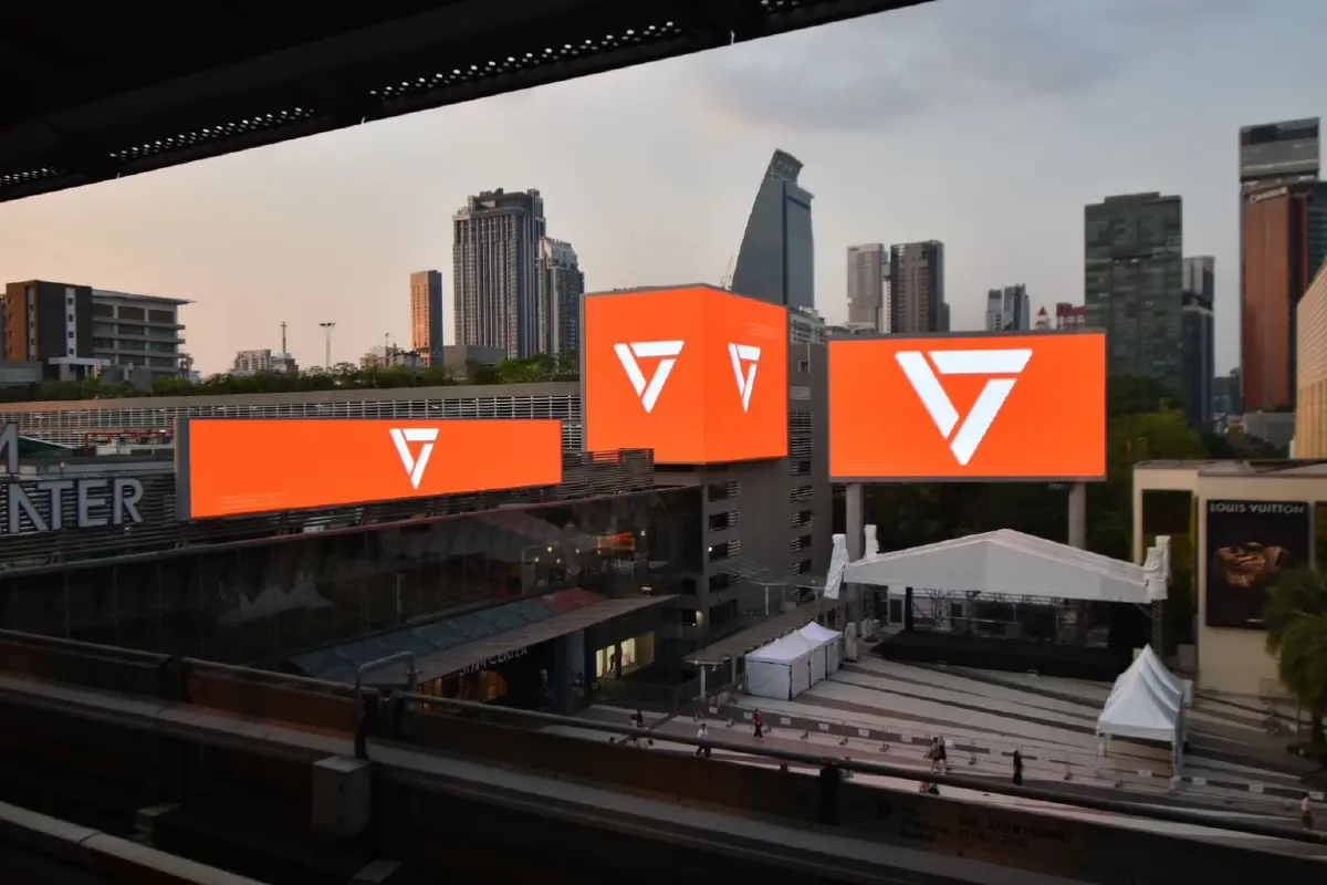 ปชน.ปล่อยแคมเปญ 'เปลี่ยน' โค้งท้ายเลือกตั้ง ขึ้นบิลบอร์ดทั่วไทย