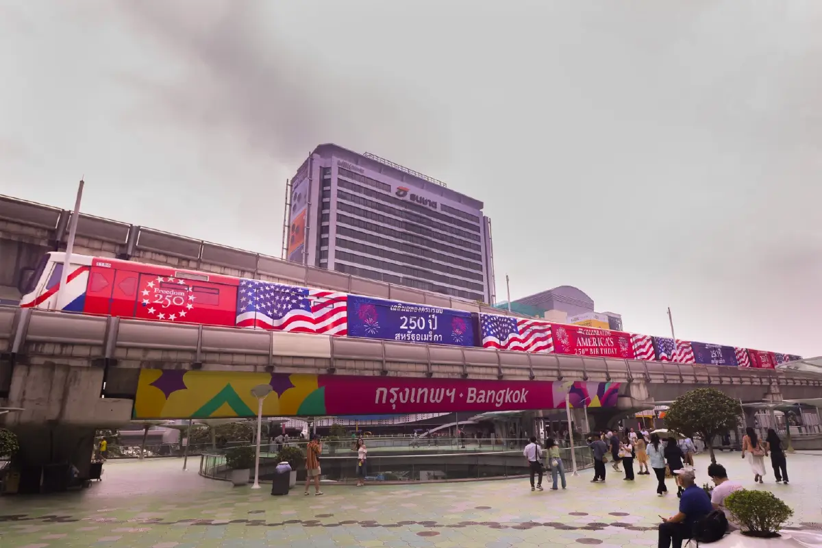 สถานทูตสหรัฐ เปิดตัว ขบวนรถไฟฟ้าบีทีเอส 'Freedom 250' เฉลิมฉลองวันชาติยิ่งใหญ่