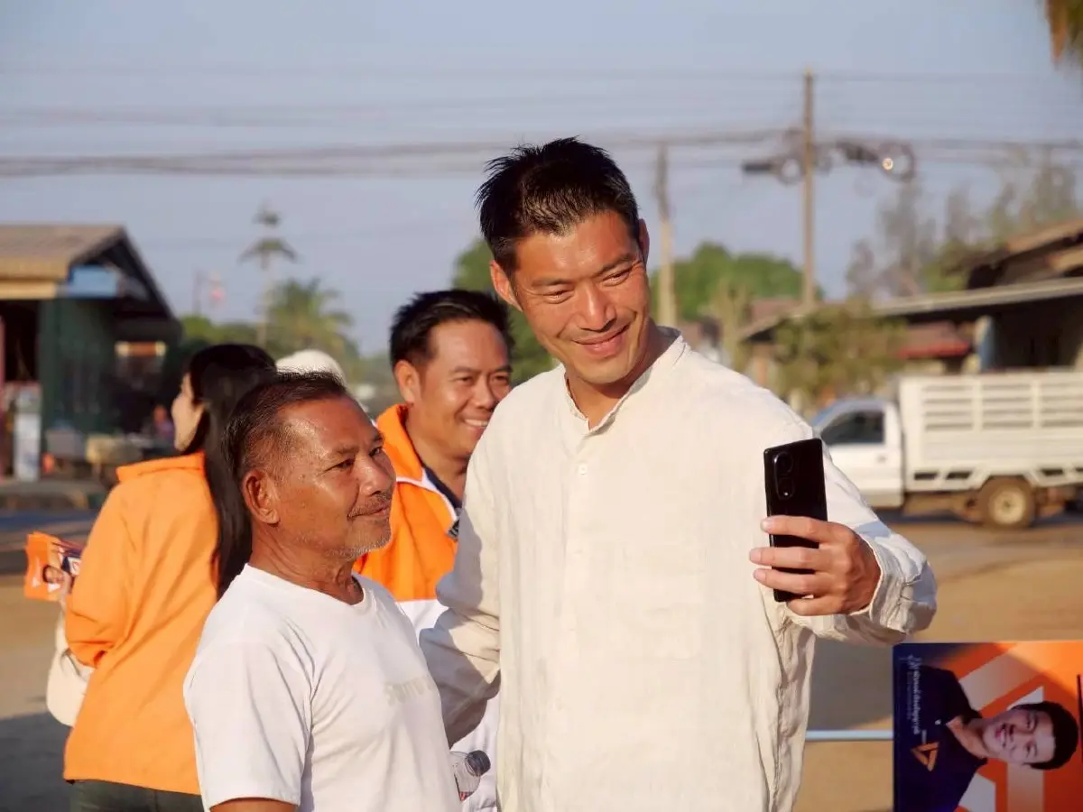 คาราวาน ปชน. 4 สายดาวกระจายทั่วไทย 'พิธา-ปิยบุตร' ปราศรัยขอนแก่น