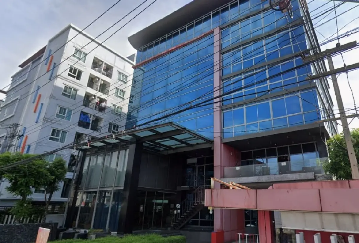 เปิดครบ 3 ธุรกิจ ‘ส้ม’ ในตึก ปชน. ‘ทำสื่อ-ร้านกาแฟ-เช่าอาคาร’