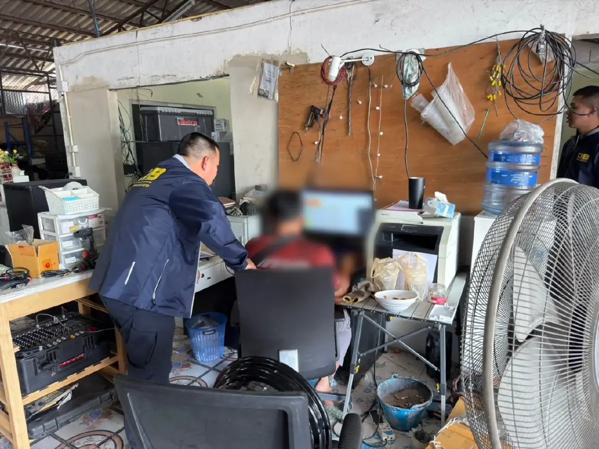 ย้อมแมวยางเก่ายี่ห้อดัง บุก 4 โกดังชลบุรี ยึดของกลาง 10 ล้านบ.