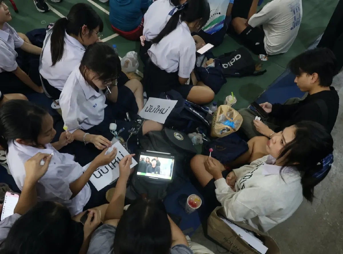 ปมร้อนพิรุธเลือกตั้ง 'ชลบุรี เขต 1' ประชาชนยังปักหลักไม่ถอย ร้องนับคะแนนใหม่