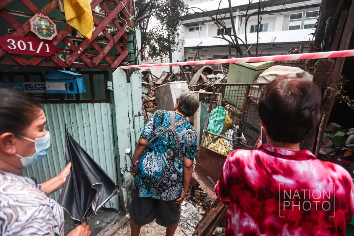 เสียงบึ้มสนั่น! ไฟไหม้บ้านชุมชนซอยสวนเงิน ช่างซ่อมแอร์ดับสลด