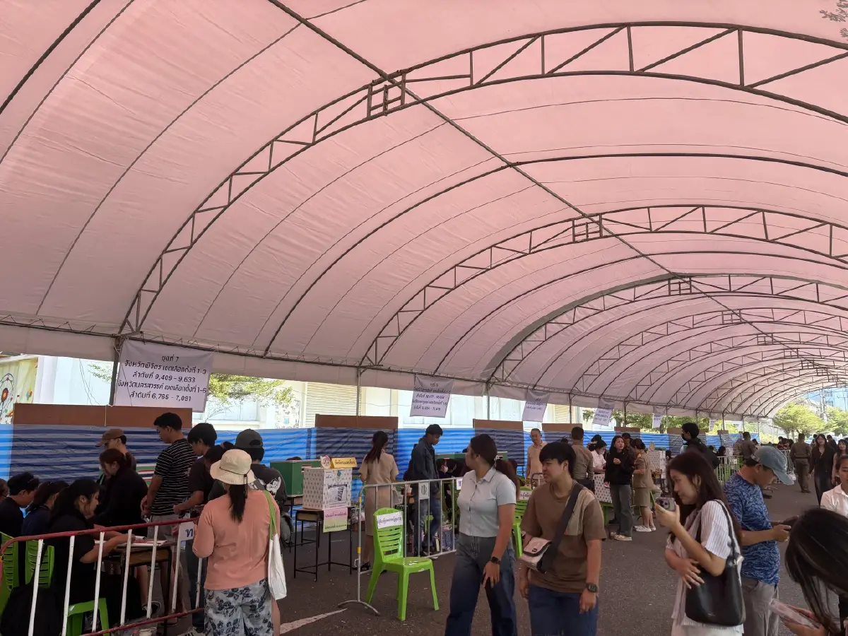 ประเวศคึกคัก ใช้สิทธิเลือกตั้งล่วงหน้า ‘ราม 2’ จัดระเบียบดี เข้าคูหาไม่ถึง 5 นาทีเสร็จ