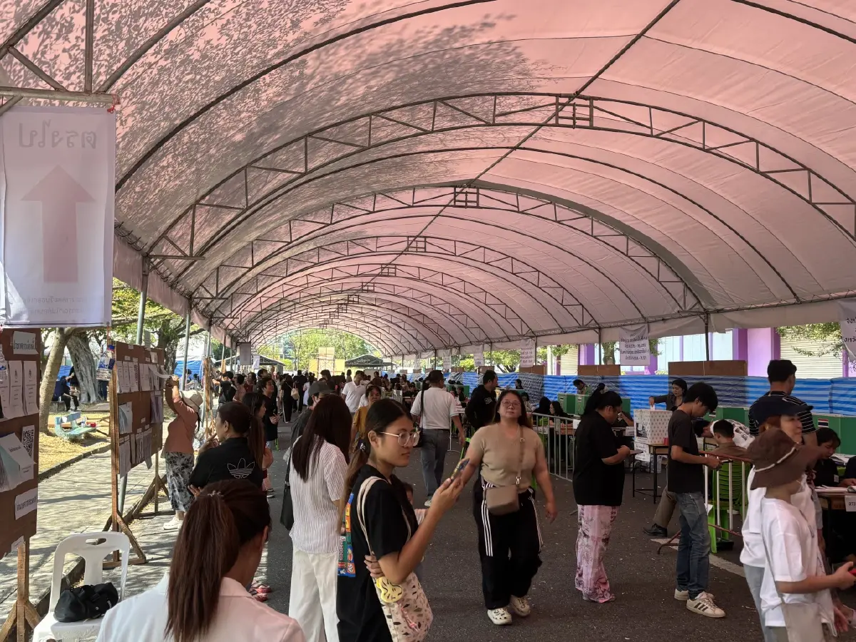 ประเวศคึกคัก ใช้สิทธิเลือกตั้งล่วงหน้า ‘ราม 2’ จัดระเบียบดี เข้าคูหาไม่ถึง 5 นาทีเสร็จ