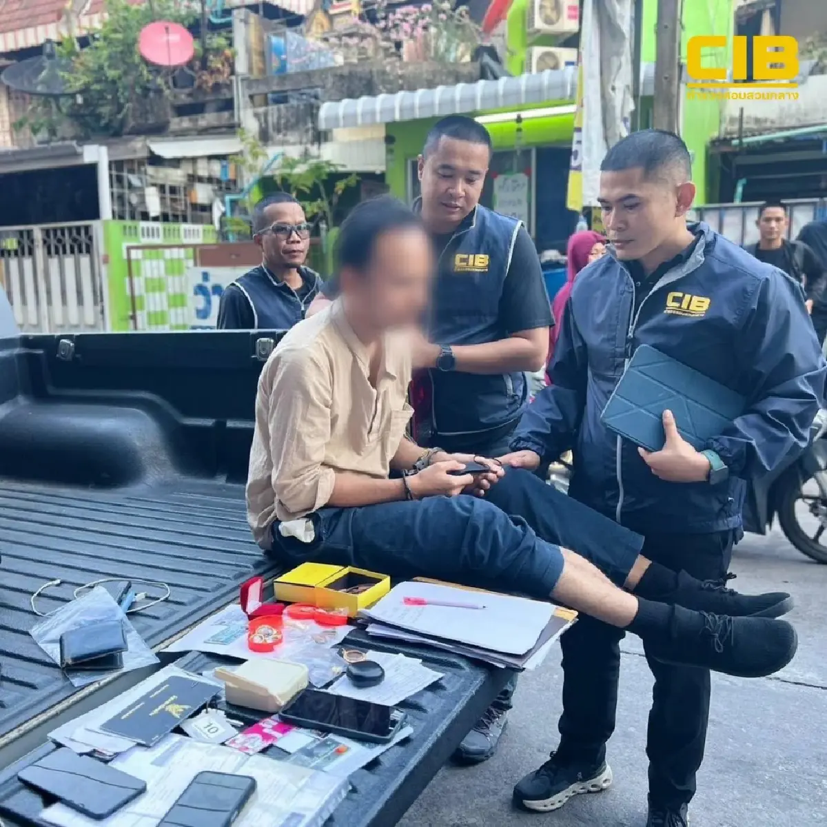 ขู่นักศึกษาสาวโอนเงินล้าน อ้างฟอกเงิน บุกจับหนุ่มสแกมเมอร์